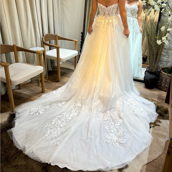 Morilee Wedding Dress: NEW. Unaltered. Color porcelain, Detachable sleeves - Picture 5 of 7